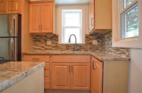 maple backsplash kitchen cabinets